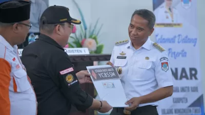 Bupati Boltim Sam Sachrul Mamonto Terima Penghargaan IAR, IKRAP, dan KTA Kehormatan 12 Bupati Boltim Sam Sachrul Mamonto Terima Penghargaan IAR, IKRAP, dan KTA Kehormatan