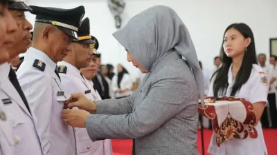 Wali Kota Kotamobagu, Ir. Hj. Tatong Bara Melantik 102 Pejabat Struktural