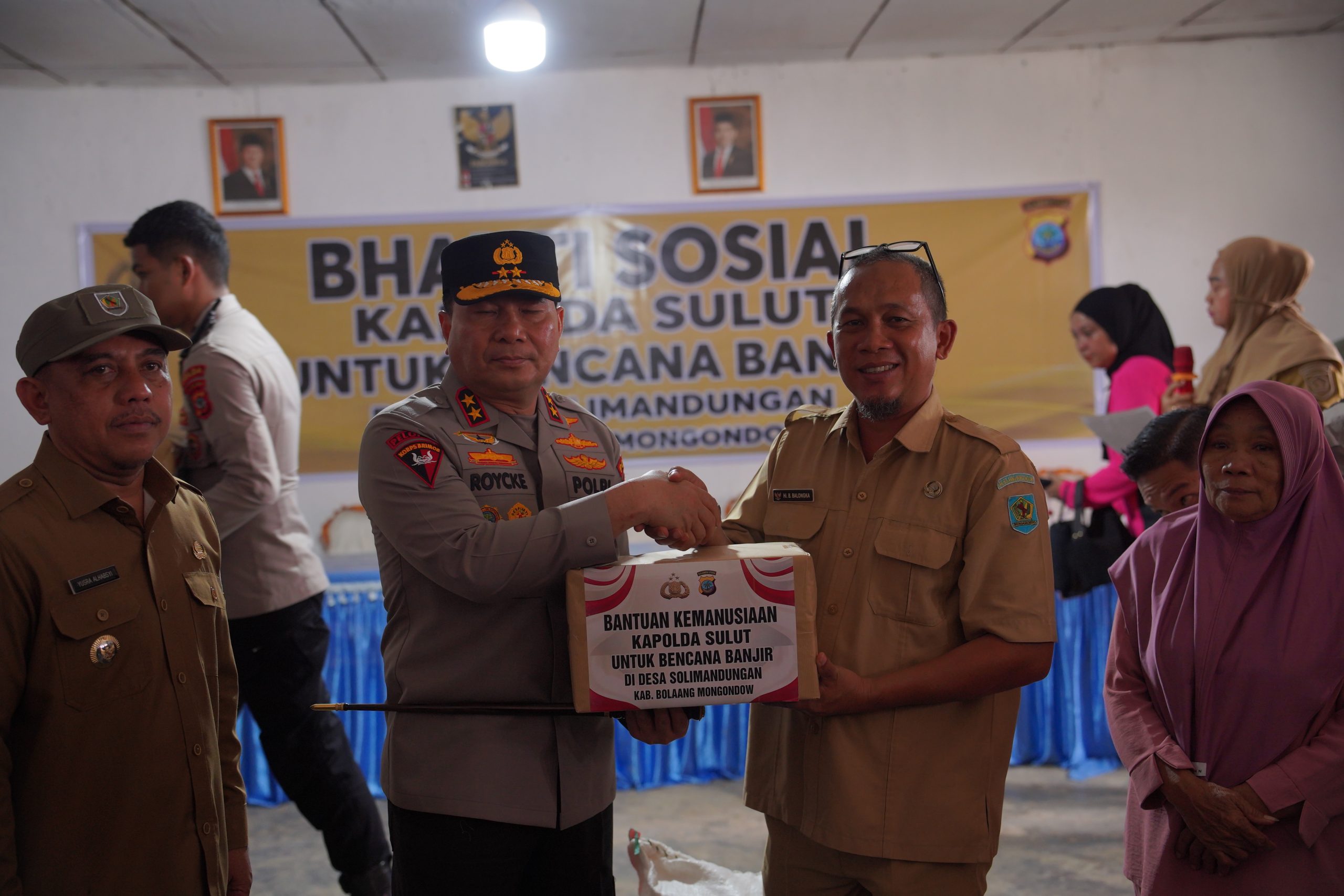 Bhakti Sosial Kapolda Sulut dan Bhayangkari Peduli hadir meringankan beban korban banjir Bolaang Mongondow. Bantuan diserahkan langsung oleh Kapolda.
