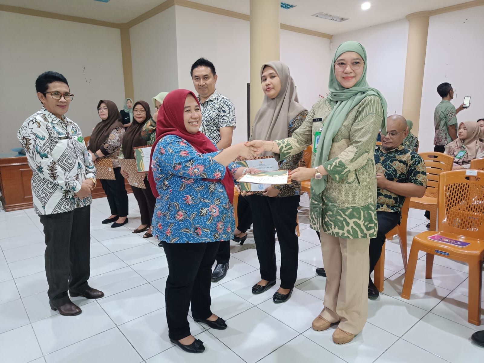 Pelayanan Publik Pemkab Bolmong: Target Zona Hijau 2026 2 Tingkatkan Pelayanan Publik Pemkab Bolmong gelar Kick-Off PEKPPP 2026 dan pendampingan Ombudsman RI untuk raih Opini Zona Hijau tanpa maladministrasi.