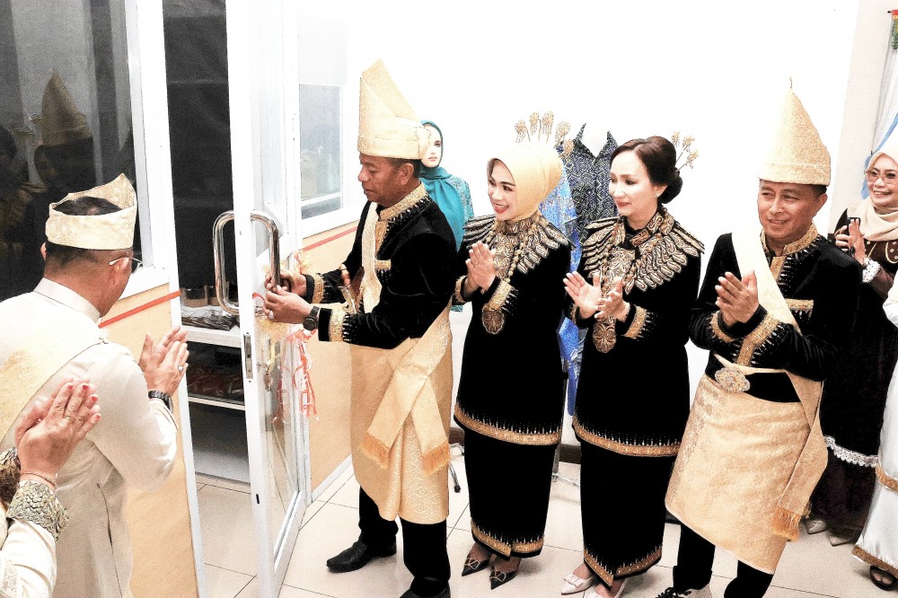Koperasi TP-PKK Boltim diresmikan Bupati Oskar Manoppo untuk tingkatkan ekonomi keluarga dan memperkuat kelembagaan PKK secara berkelanjutan.