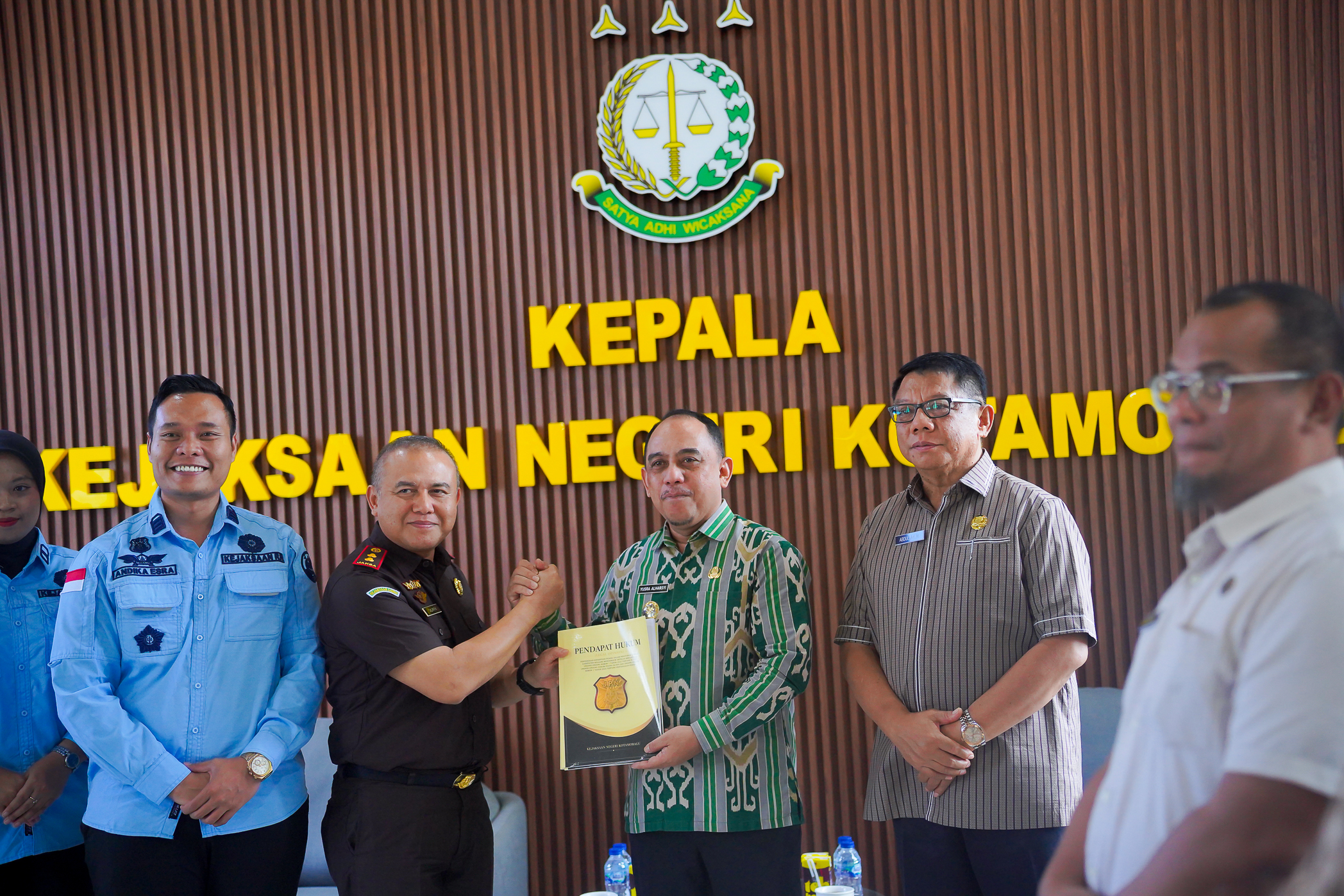 Pemkab Bolmong Terima Legal Opinion dari Kejari Kotamobagu untuk memperkuat tata kelola pemerintahan dan mitigasi risiko hukum daerah.
