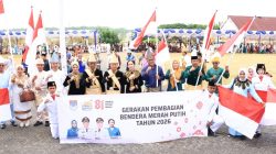 Gerakan Pembagian Bendera Merah Putih Semarakkan HUT Boltim