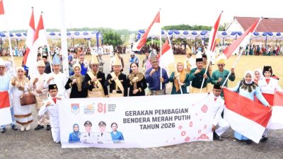 Gerakan Pembagian Bendera Merah Putih Semarakkan HUT Boltim